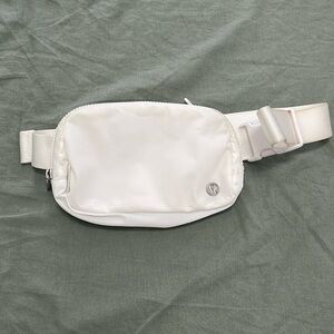 Lululemon Everywhere Belt Bag 1L White preloved